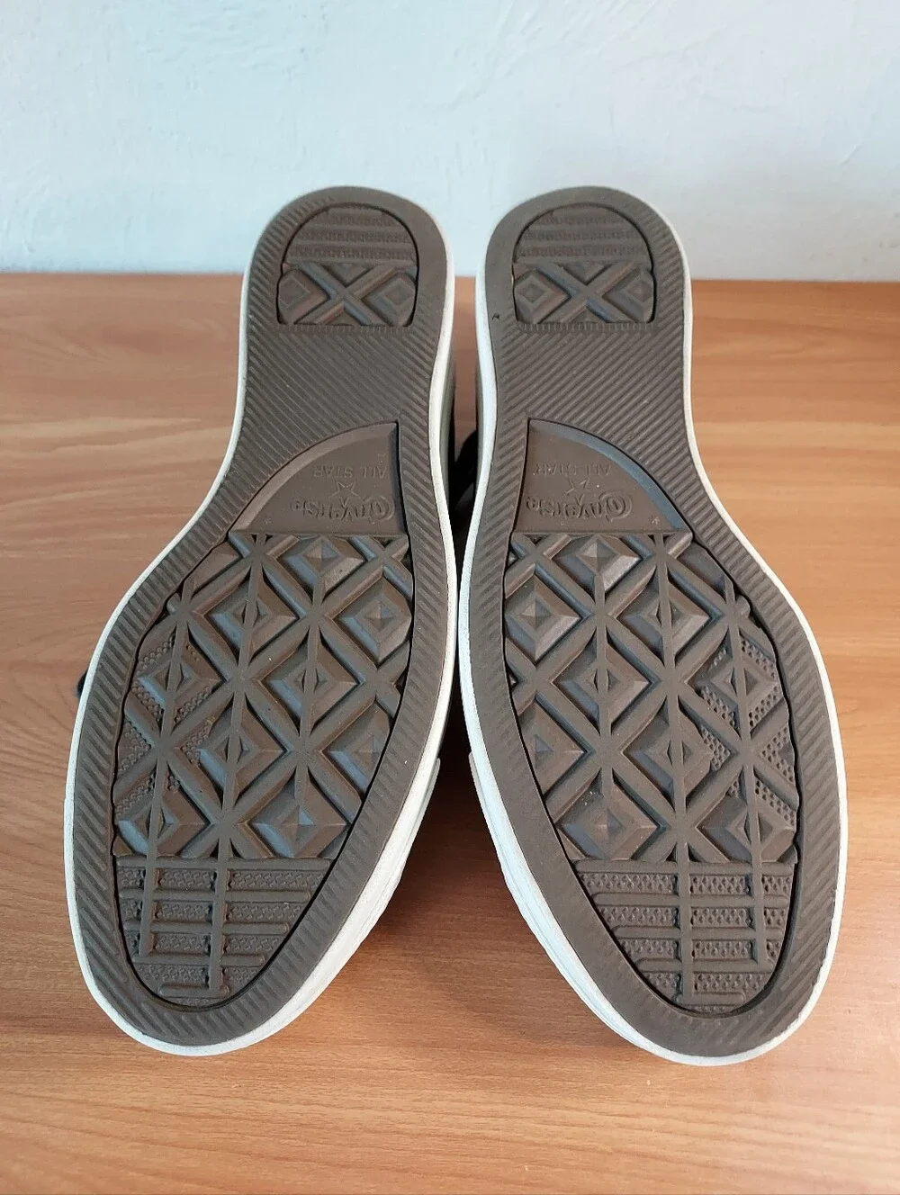 Converse Womans Low Top Black Leather Platform Sneakers